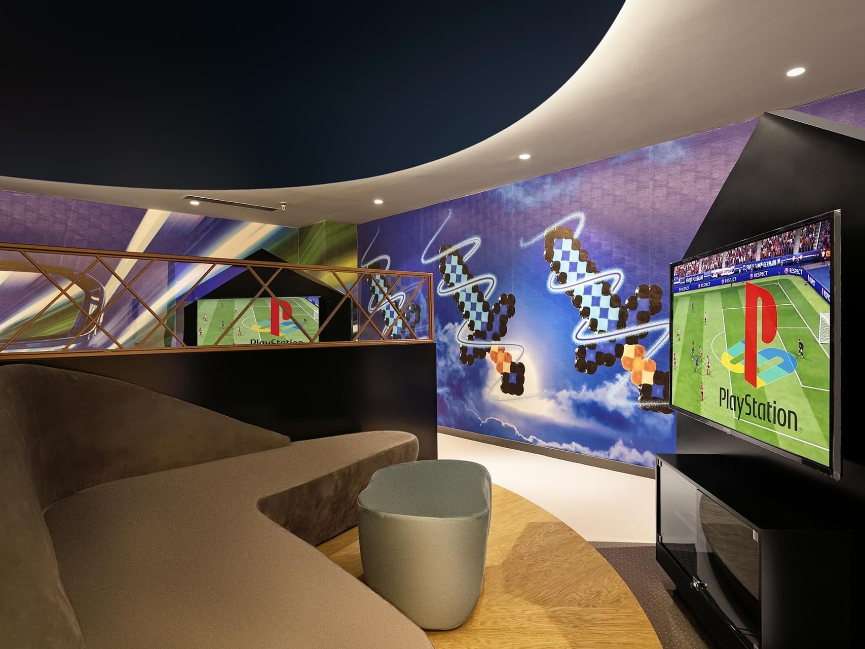 TITANIC DELUXE KIDS CLUB gallery image 1
